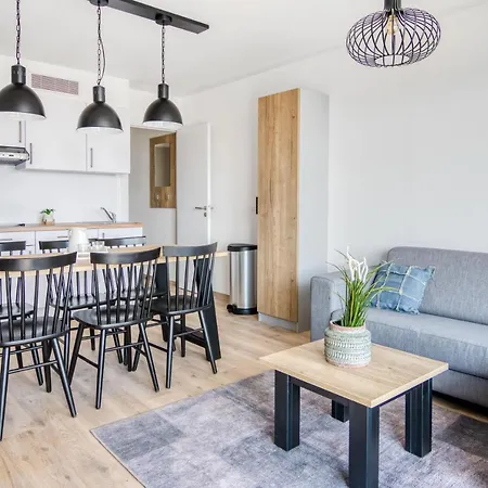 מלון דירות Evancy La Marina 3*