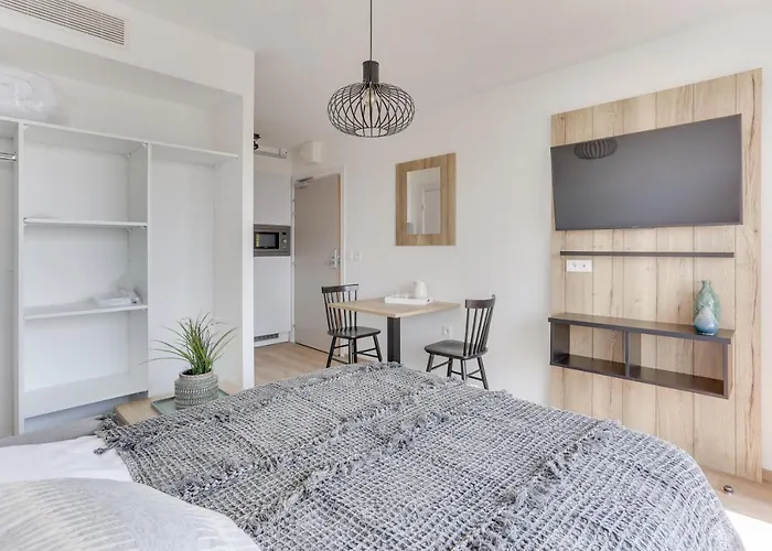 Evancy La Marina Aparthotel 3*