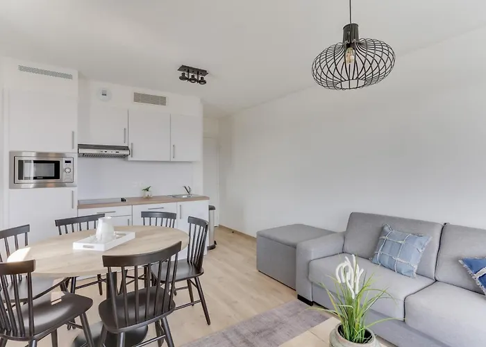 Aparthotel Evancy La Marina 3*